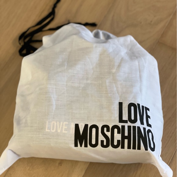 Brand New LOVE MOSCHINO
Studded faux pebbled-leather tote - Picture 5 of 8